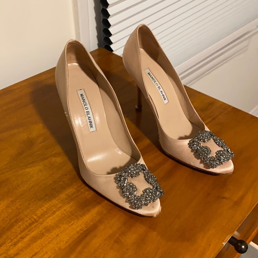 Manolo Blahnik Hangisi Pumps.